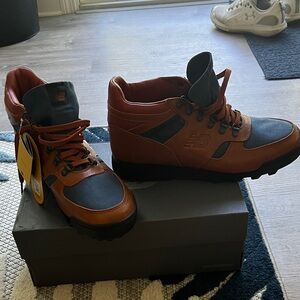 New Balance Rainier Men's Brown and Blue Sneakers size 11.5